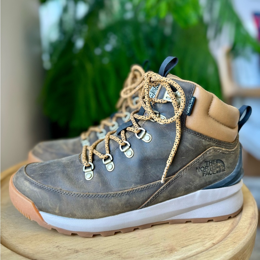 The North Face Men’s size 9